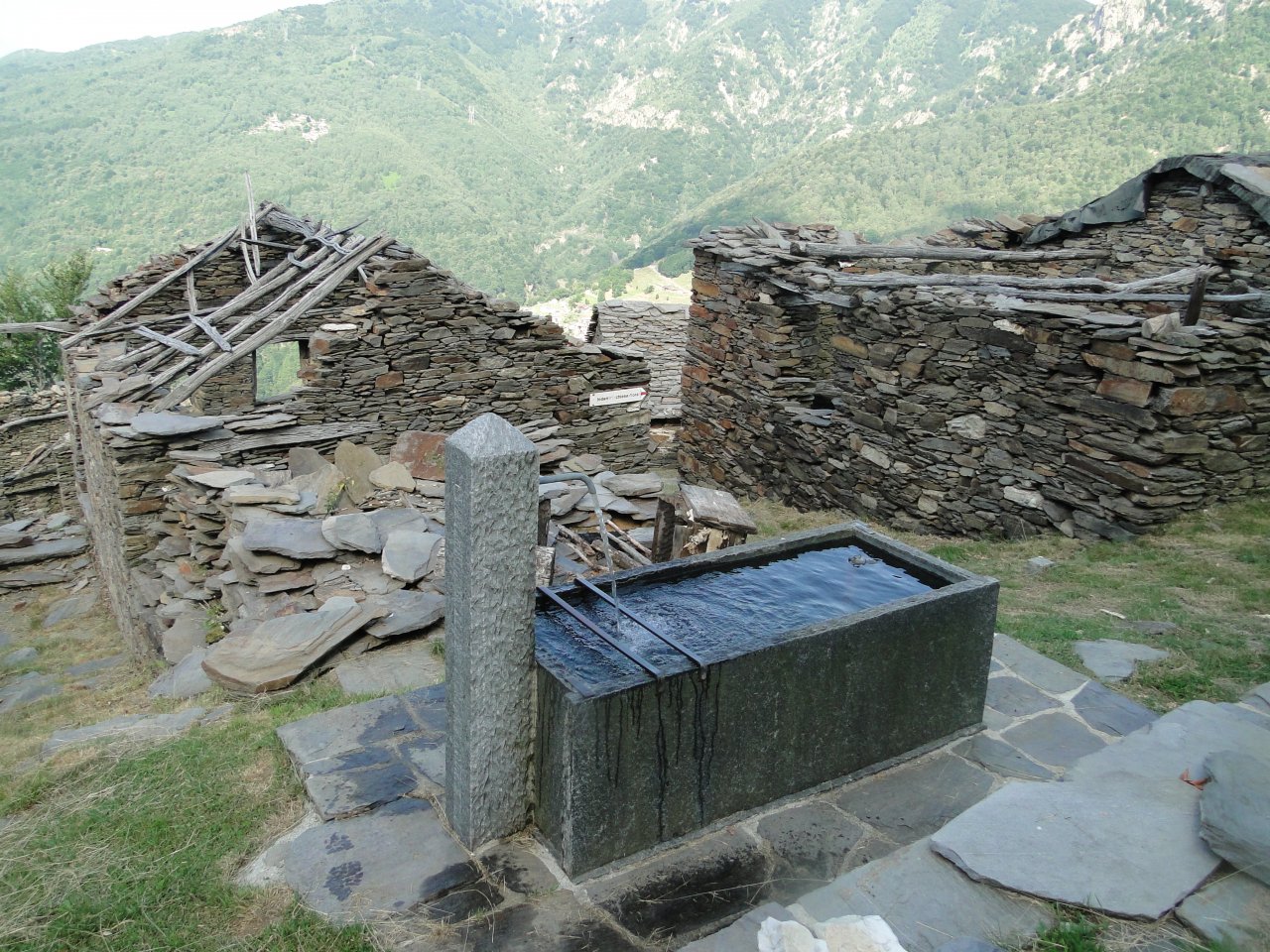 isviçrede rustici tarzı taş evler