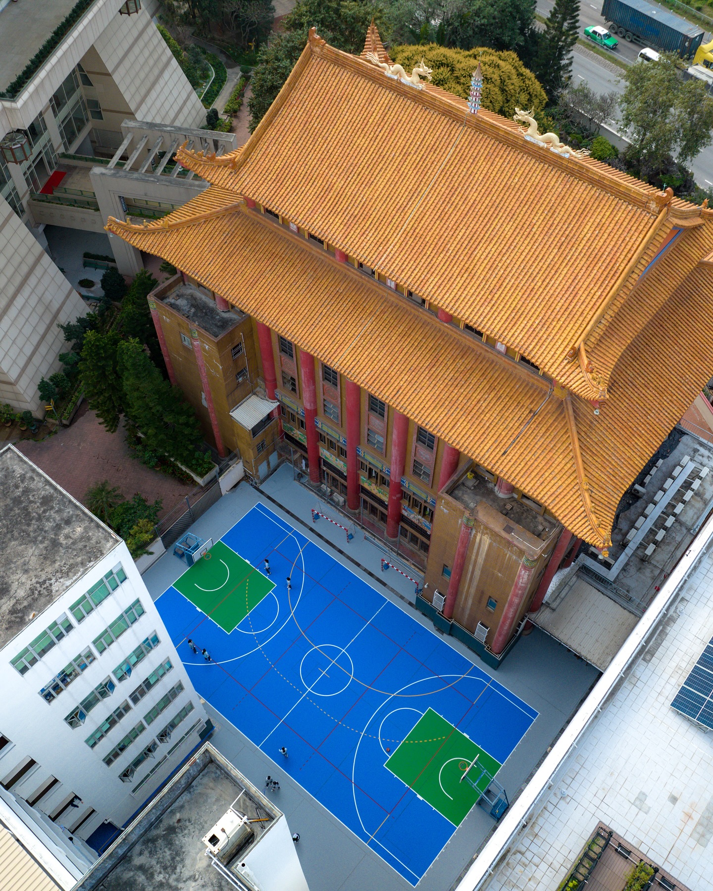 Austin Bell Hong Kong'da 2.500'den Fazla Renkli Basketbol Sahasını Belgeledi