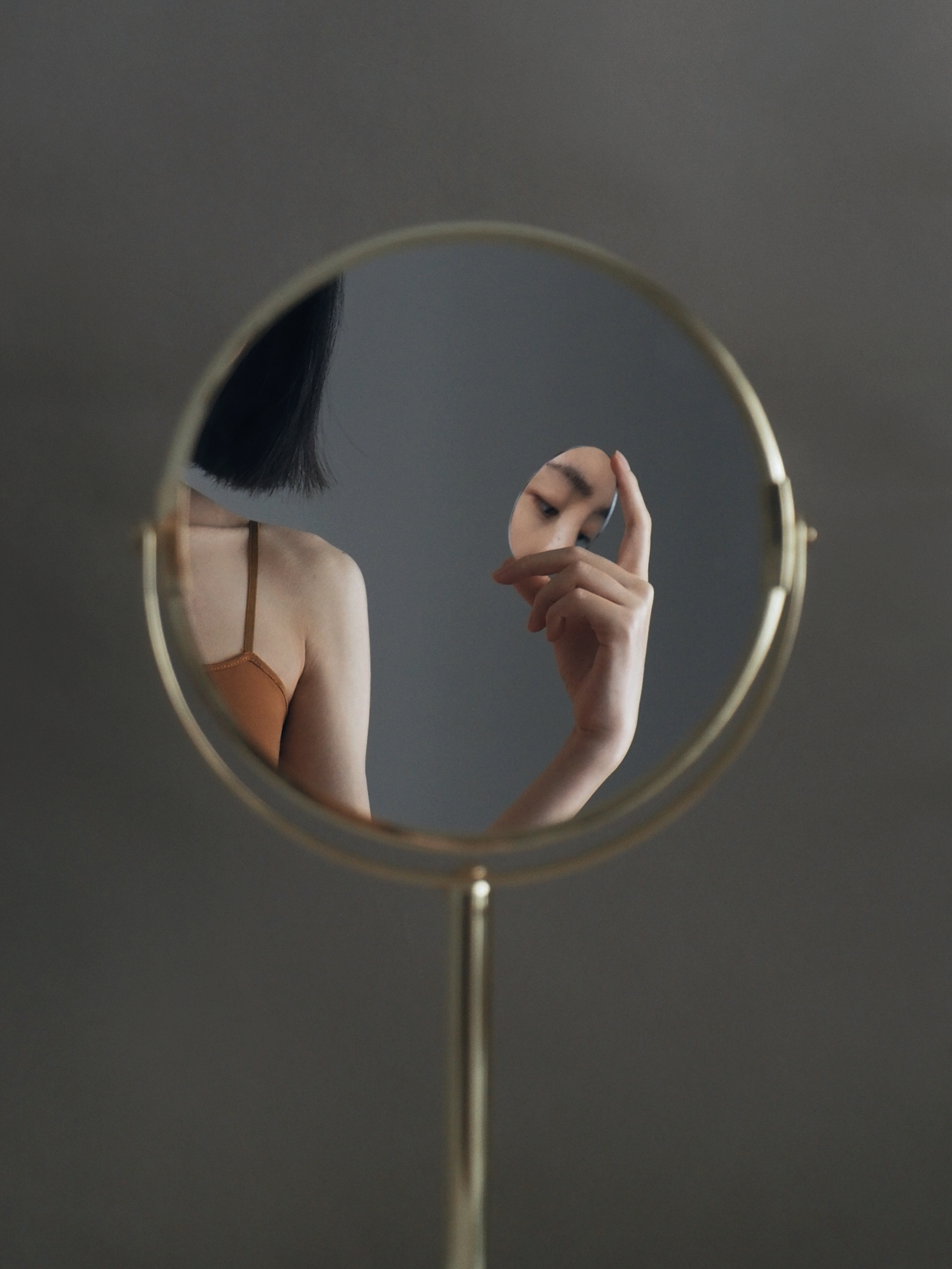 Aynalardan Yansıyan Şiirsel Otoportreler