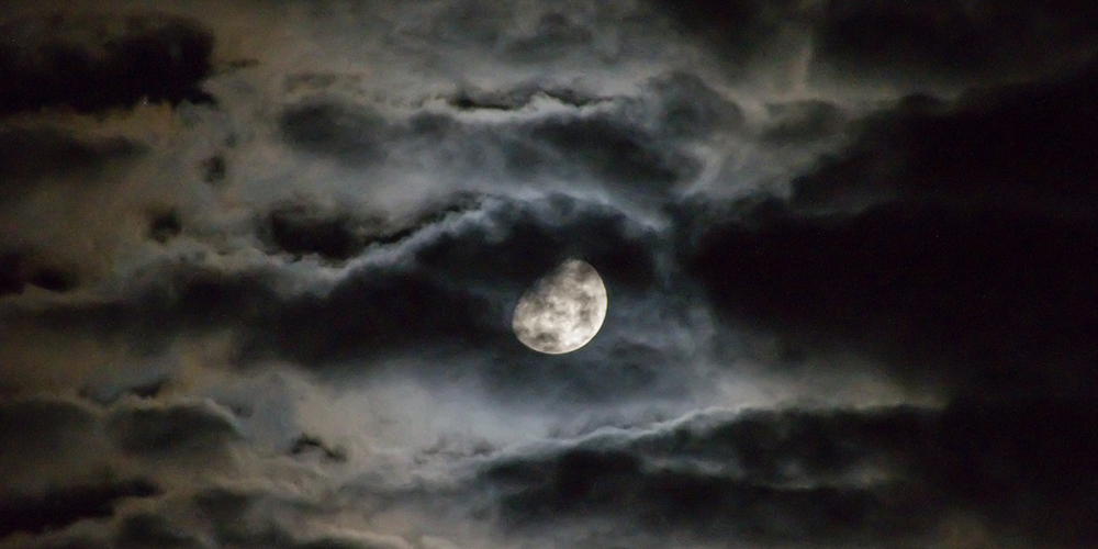 Bazı Geceler Gökyüzünde Neden Ayı Göremeyiz?