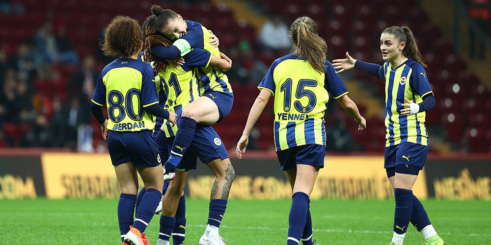 İlk Türk Kadın Futbol Derbisi