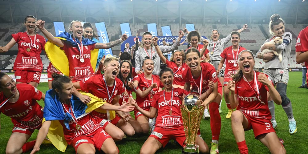 Kadın Futbol Süper Ligi Şampiyonu: Ankara Büyükşehir Belediyesi FOMGET