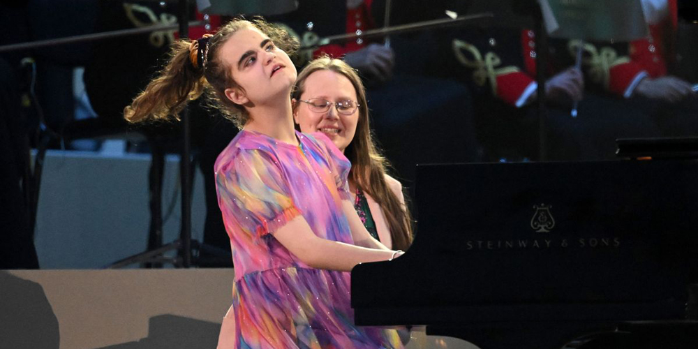 Kör ve Otizmli Gencin İnanılmaz Piyano Performansı İzleyenleri Ağlattı